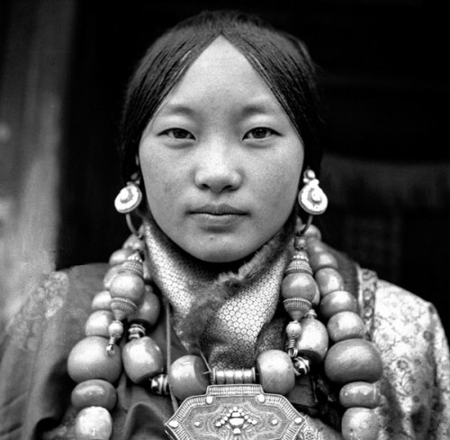 2000-lightyearsfromhome: A Tibetan aristocratic woman in array, Xiahe, Gansu, 1936, by Zhuang Xueben