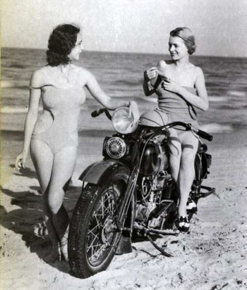greatgdean:Vintage cycle girl-found on the Throttle Archive