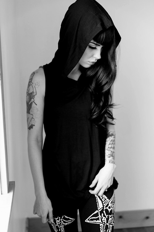 fucking-money:  Black and white blog 