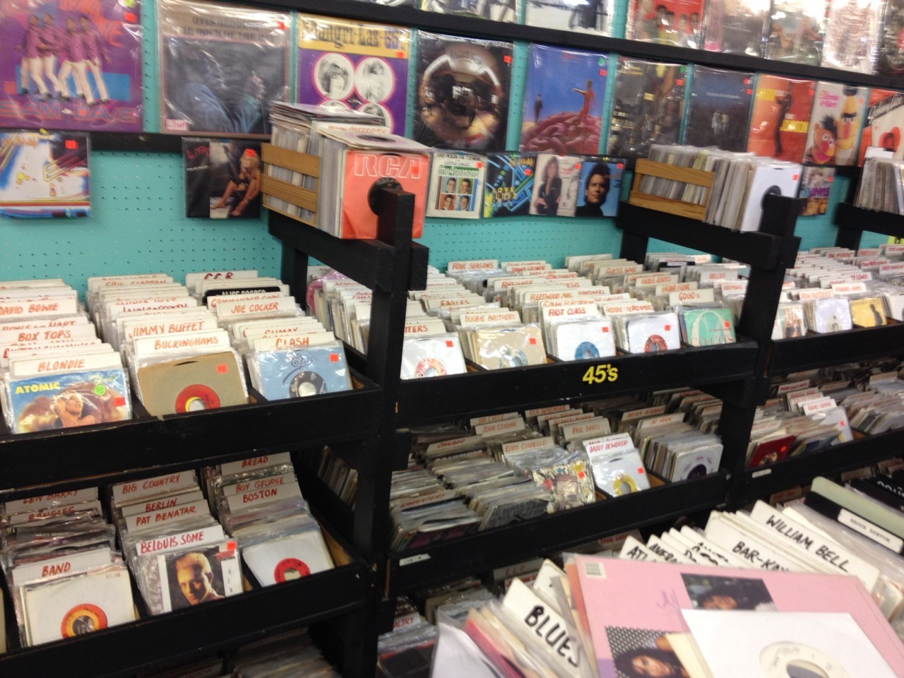 Digging for 45&rsquo;s REALNESS @  Rock'n'Roll Heaven, Orlando Florida.