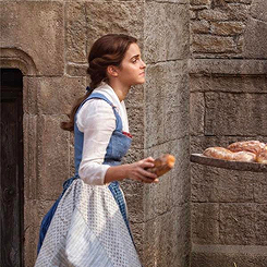 ewatsondaily:New stills of Emma Watson as ‘Belle’ in Beauty and the Beast (2017)