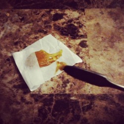 bbyh0ney:  Got a ๖ g just for fuckin fun Lemon Og shatter /////// Nug Run