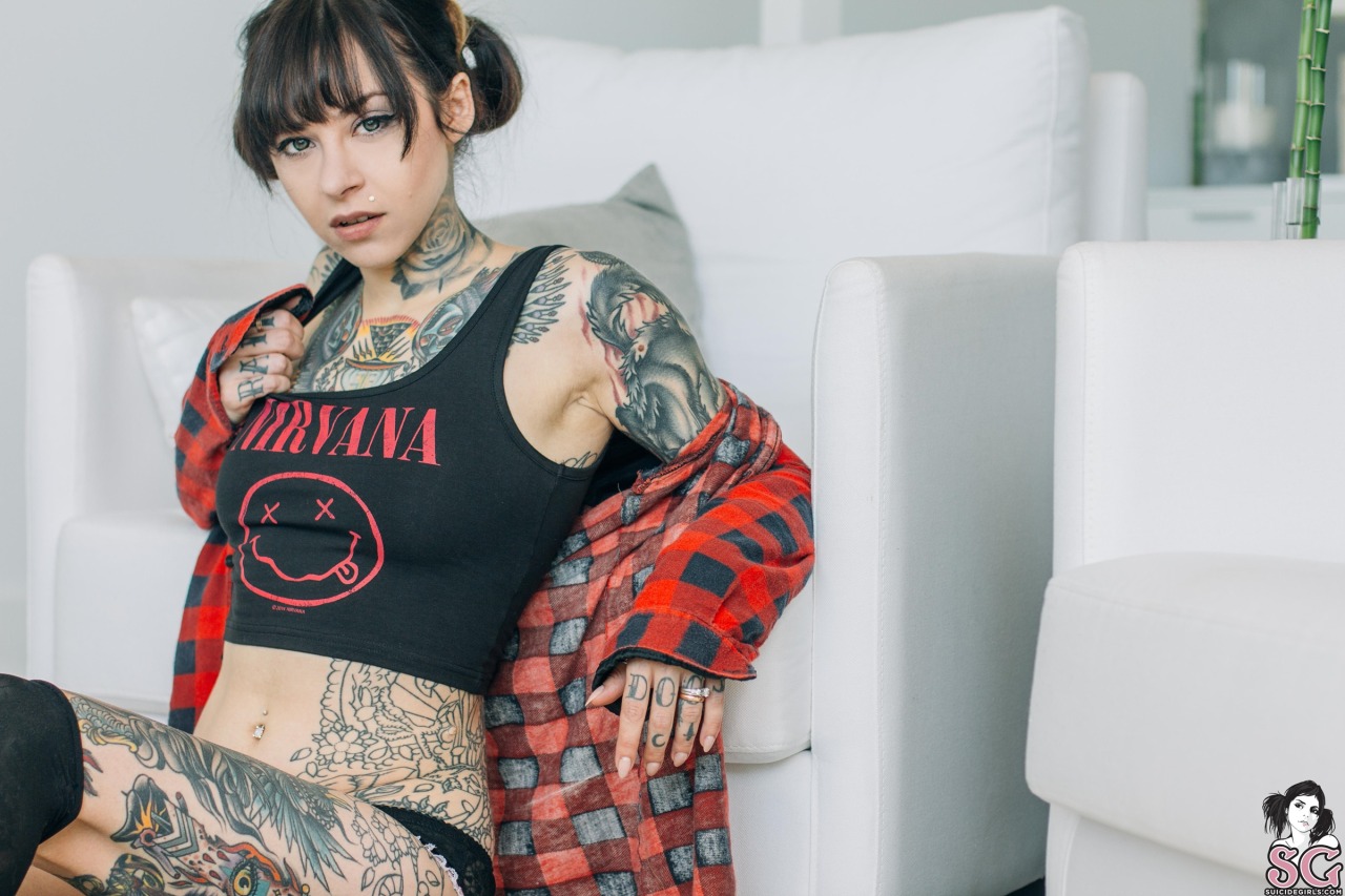 suicidegirlslover:  Gogo Suicide