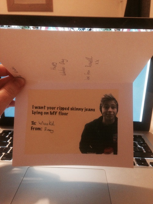 5-seconds-of-umm:  ashtonirwinyesplease:  cailumhood:  so the guy that i am kind