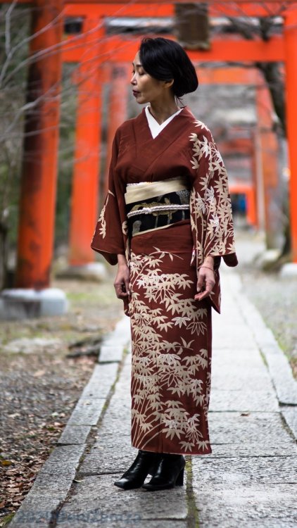 Stylish kimono outfit (seen on), featuring an amazing sasa (bamboo grass) houmongi, paired with what