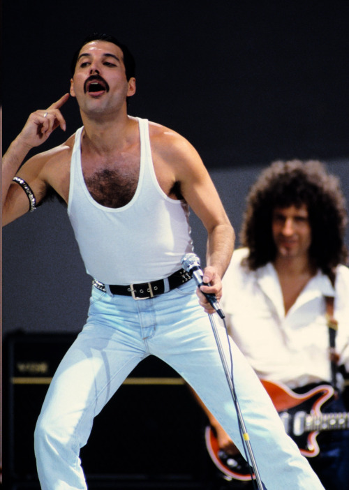 fuckyeahmercury:On this day 36 years ago Freddie and Queen owned the world for 20 minutes. Queen pla