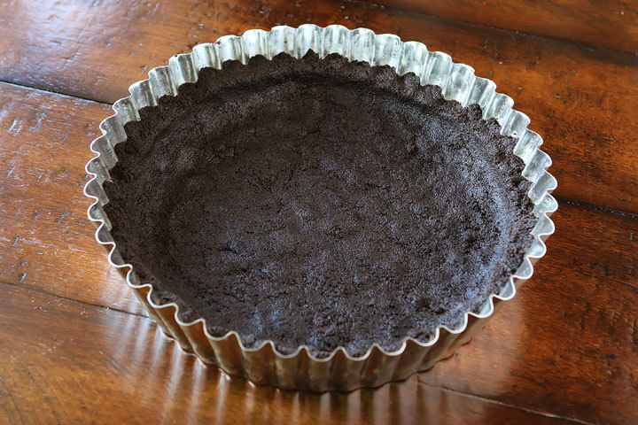 sweetoothgirl:  Dark Chocolate Salted Caramel Oreo Pie  