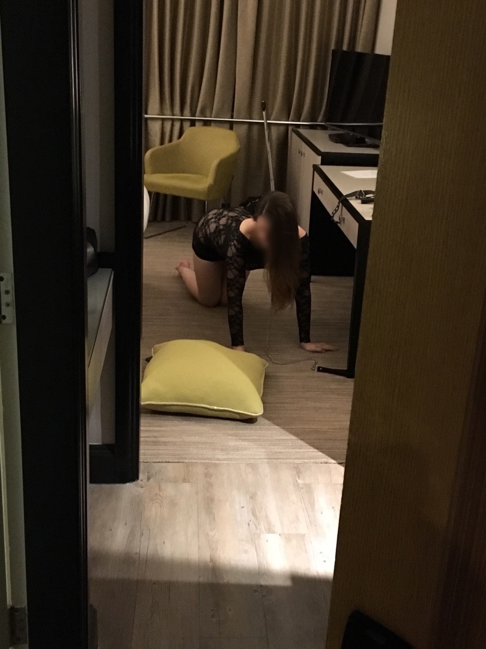pickmeup-sortmeout-calmmedown: I’m so happy when I’m being useful to daddy. 
