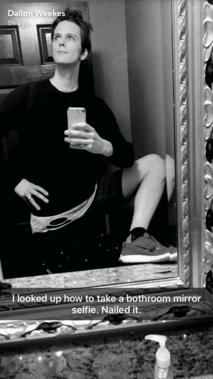 bandsandshitofmylife:bothroom selfies