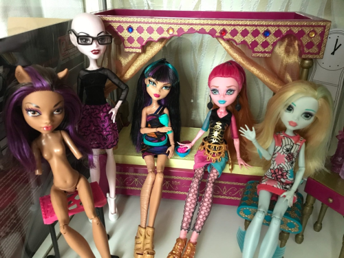 Dolls life cycle: from various sellers -> after first wash by reseller -> after second wash by