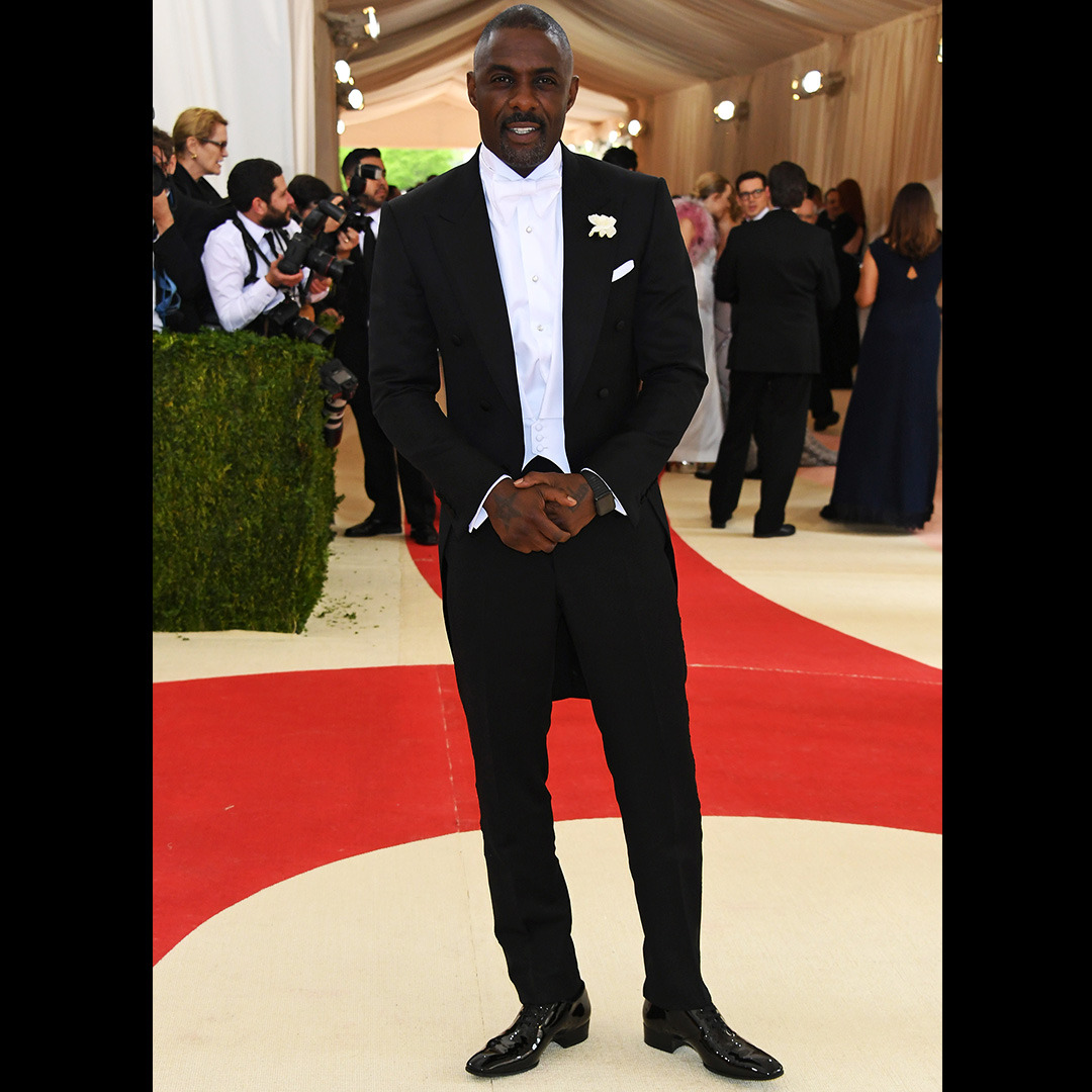 Dag samle digtere TOM FORD - Idris Elba wore a TOM FORD black tailcoat with...