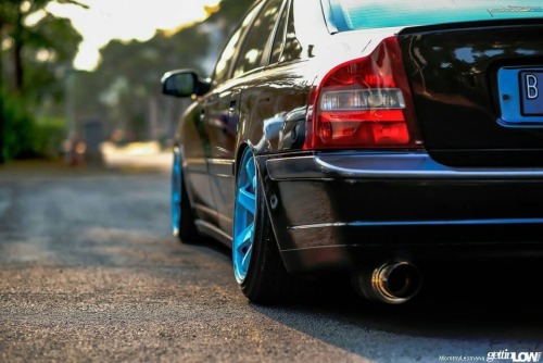 ipdvolvo:  thatyellowvolvoguy:  swedmet:  Hendrik Abenk’s sexy S80 from Indonesia.  Gorgeous!  Whoa