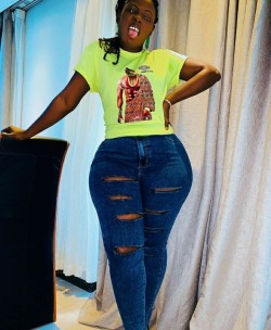 princejazziedad:DeliciouslySexy. Curvy. BootiDelicious MamiMz Tiwaah ❤️💜🧡