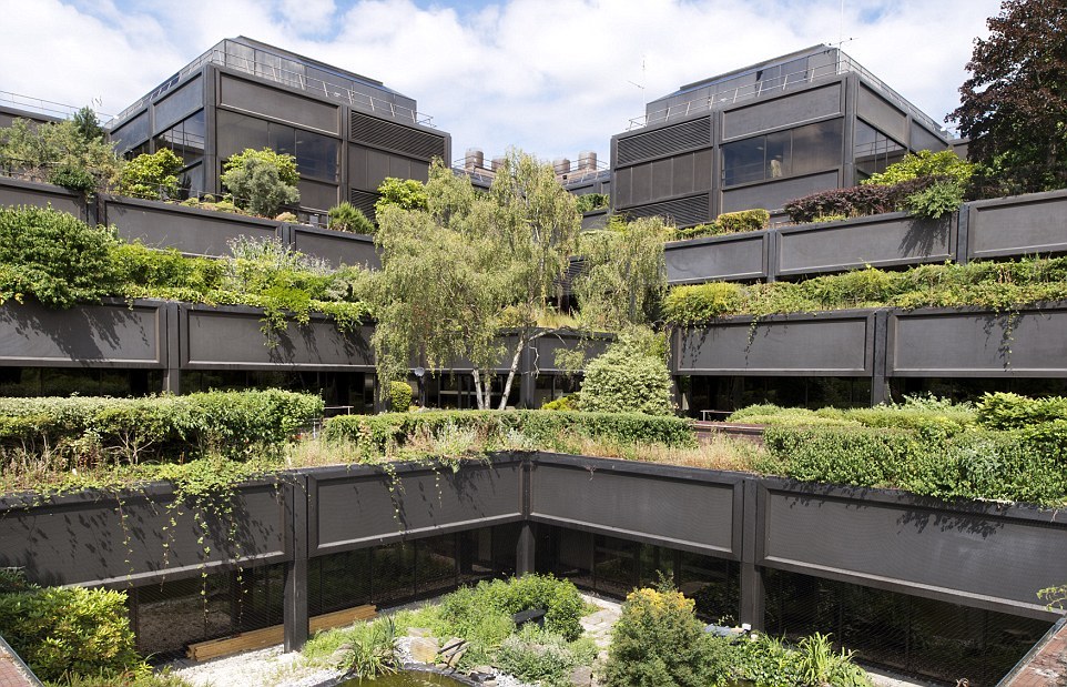 architectureofdoom:  Mountbatten House, Basingstoke, Arup Associates, 1974-76