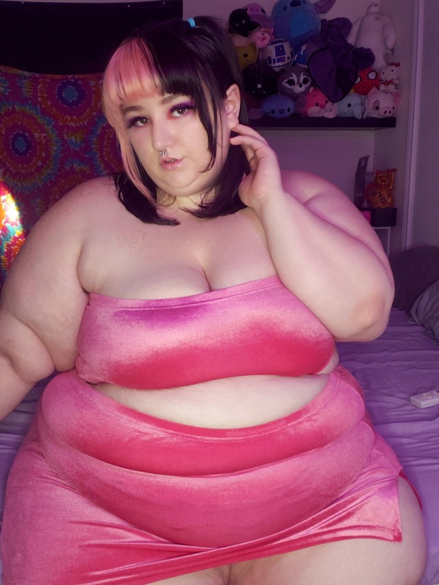 cavscoutt:Now she has become a very beautiful SSBBW it&rsquo;s definitely been on the weight over the years and I&rsquo;ve seen her post she&rsquo;s definitely taking mother nature when they&rsquo;re one level higher can&rsquo;t wait for her to go to