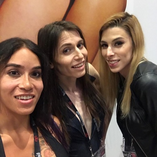 Signing &amp; Hanging with @caseykissesxoxo and @korradelrio come see us tonight until 7 at the AVN 