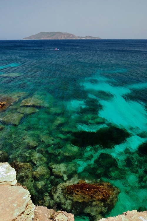 simobutterfly:Levanzo vista da Cala Fumeri, Favignana - Sicilia - di Giancarlo Pompei