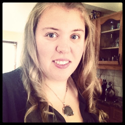 #selfiesunday #curlyhair #longhair #blonde #blueeyes #florida #blue #house