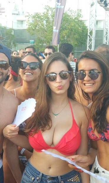 bustybikinigirls:    ❤️   