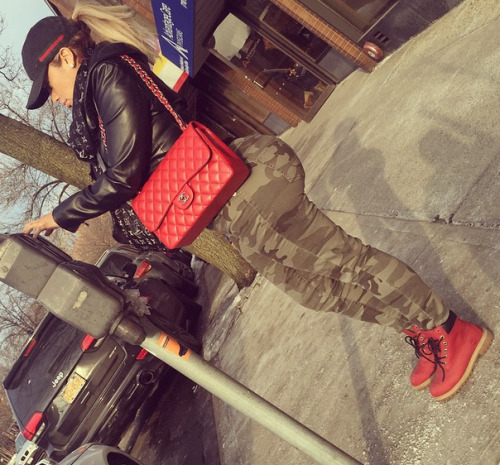 gurillaboythamane:  SEXY BAD BITCH