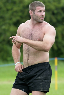 bestnudemalecelebrities:  Rugby star Ben Cohen http://hunkhighway.com/