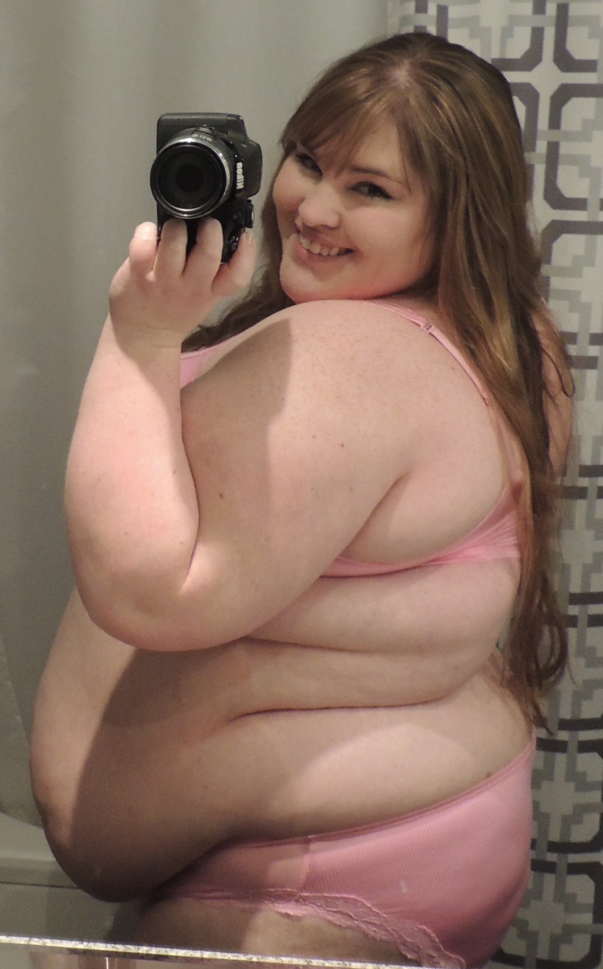 cakeassassin:  rolls in pinnnnk.  