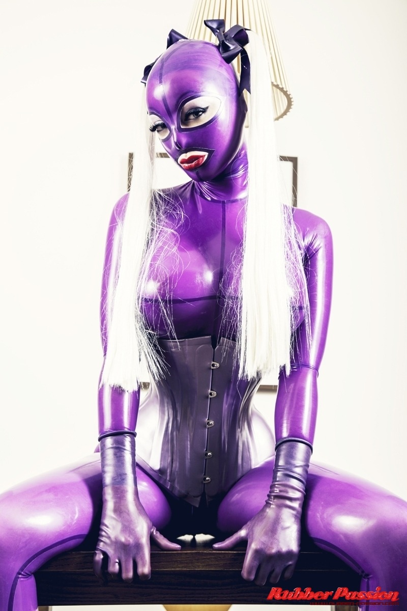 fetishchix:  OMG!… Latex Lucy is a purely sexual being!… She is a goddess in