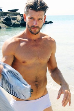 glazingthedoughnut:  Josh Button by Ricky