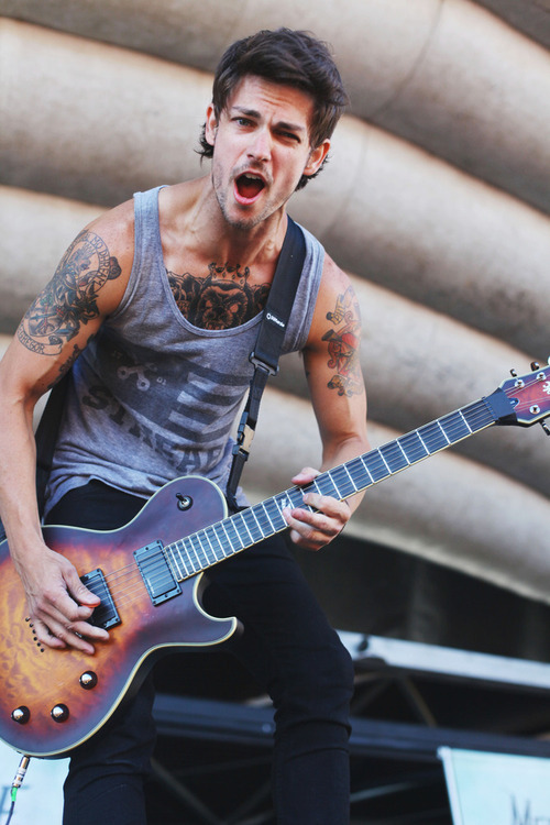 allthingskellenmcgregor:  Kellen McGregor Live