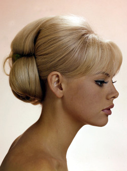 beautyeternal:  Britt Ekland - Added to Beauty Eternal - A collection of the most beautiful women. la-dulzura:  Britt Ekland  