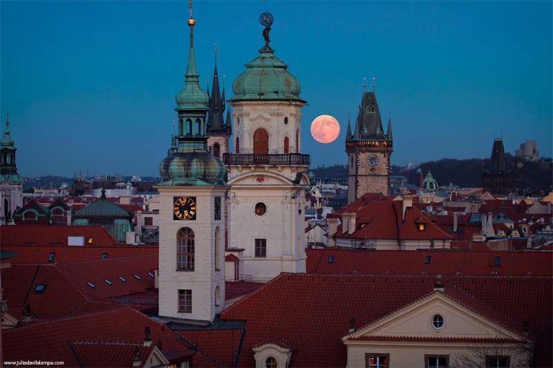 milljoe:  travelthisworld:   Prague at Night Prague, Czech Republic | by Julia Davila-Lampe