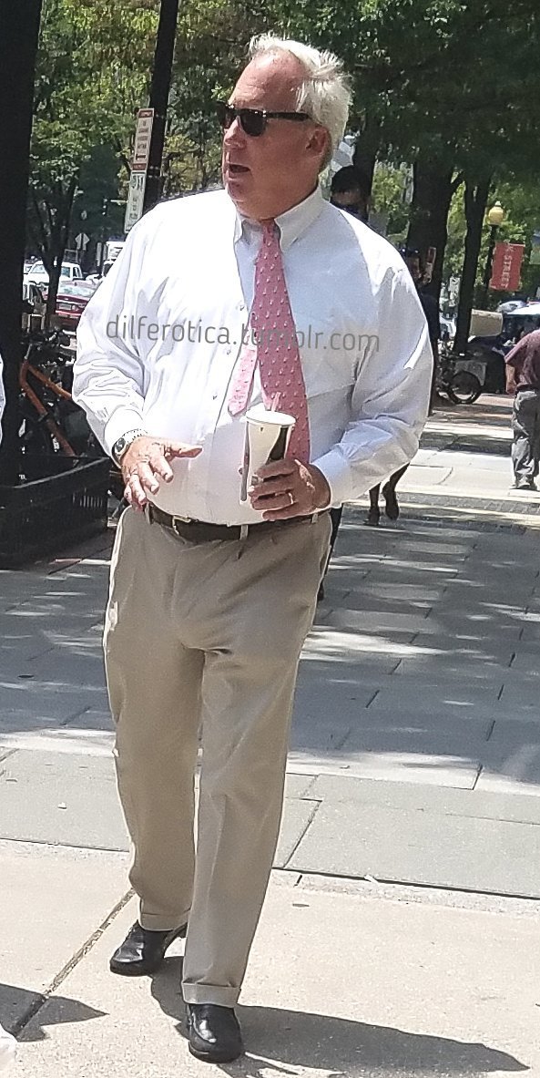dilferotica:  No words… just bulge.