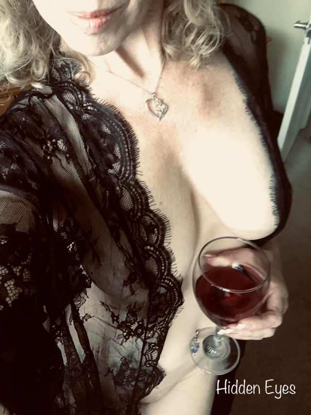 hiddeneyesinco:Wine and lace are a perfect combo…🍷🖤