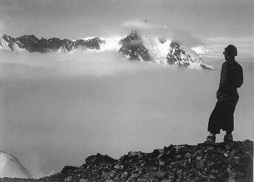 randomhiker:RandomHiker viewing Mount Shuksan from Mount Ruth  