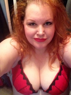 texasbiggirl:  This is one of my all time favorite pictures. My boobs look really amazing in this bra. My lips aren’t bad either. 💋💋💋💋