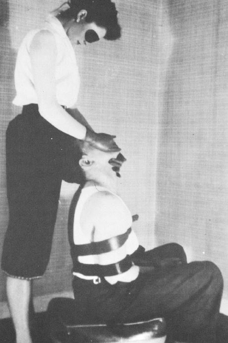 pittprickel:  Elegant Mistress Smothers Her Slave