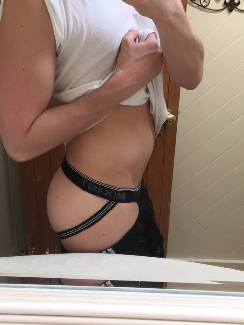 taxxonomy:  Mondays are for showing your white ass on the Internet