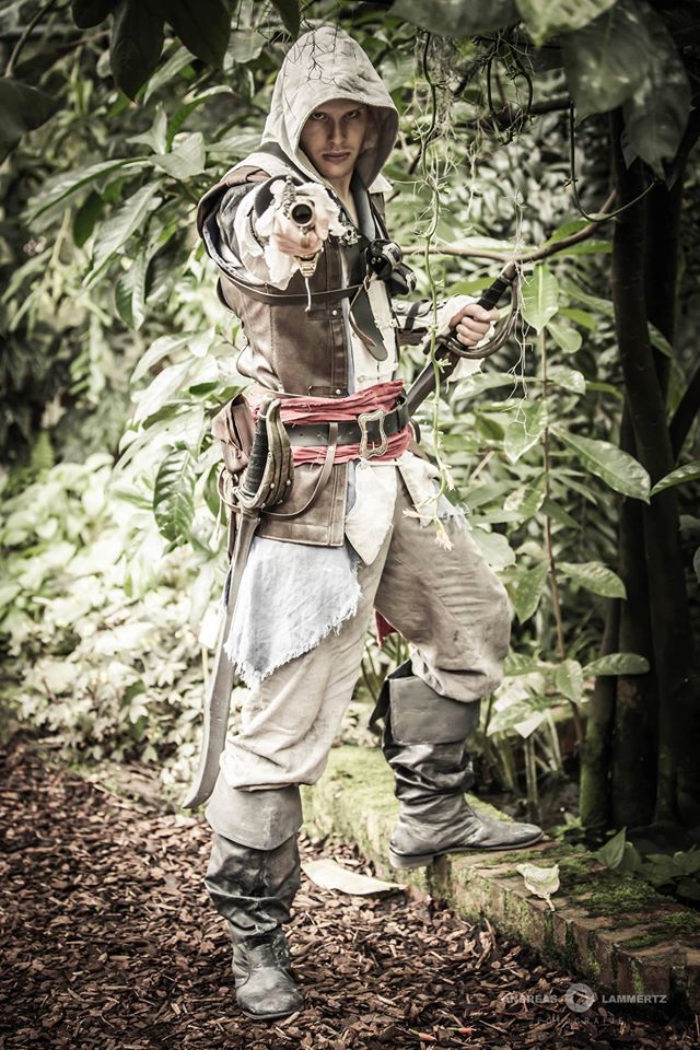 kamikame-cosplay:    Edward Kenway - Assassin’s Creed IV Black Flag by LowmexPhotos