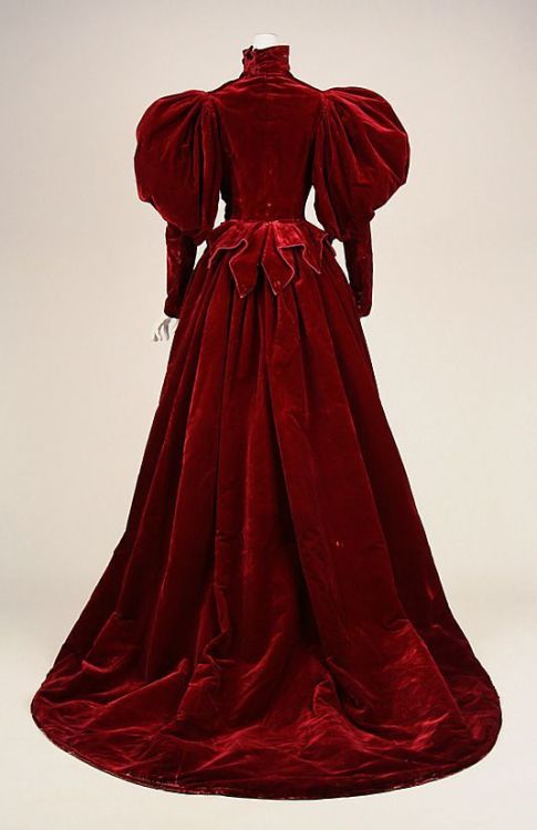 legendarykidherringsludge:gatarojastuff: Dress by House of Worth, ca. 1893 ✨❤️✨❤️✨❤️