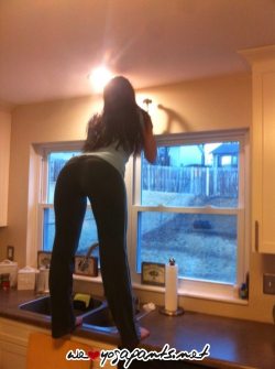 Weloveyogapants:  Hot Teen Changing The Kitchen Bulb In Yoga Pants