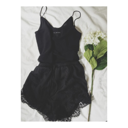 lemme-holla-at-you: allthatvogue:  My black basics  x