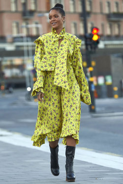 hausrihanna:  Rihanna was spotted in Sweden wearing a Vetements floral dress. Get more outfit info @ http://bit.ly/29gu6sd
