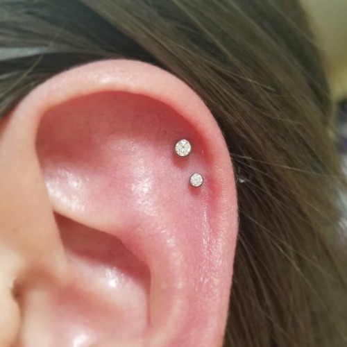 More doubles!  . . . . . #doublehelix #helixpiercing #earpiercing #cartilagepiercing #bodypiercer #n