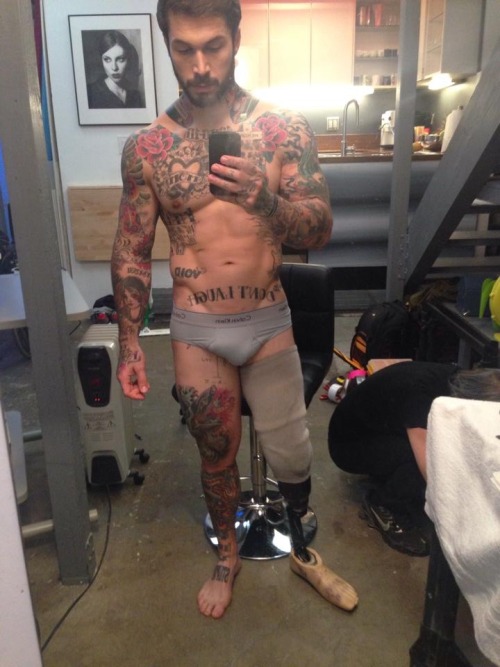   Alex Minsky, former US soldier turned model  KSU-Frat Guy:  Over 56,000 followers and 42,000 posts. Follow me at: ksufraternitybrother.tumblr.com    He hot