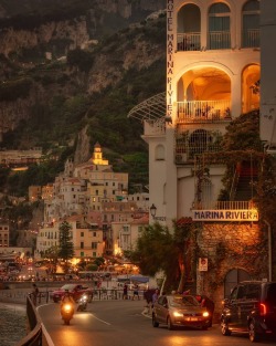 wanderlusteurope:An evening drive in Amalfi,