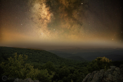 A slightly more accurate view of what the nighttime sky looks like in Shenandoah National Park, VA [