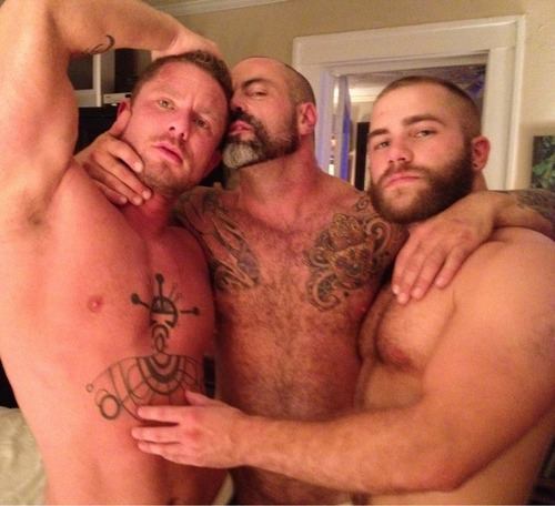 dante80sa:  Dante’s Hot Menhttp://dante80sa.tumblr.com