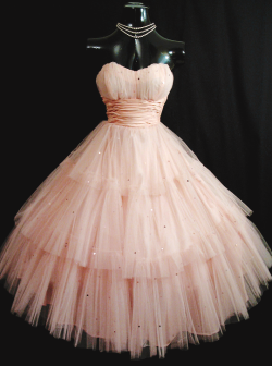 vintagegal:  1950s Strapless Shell Pink Layered