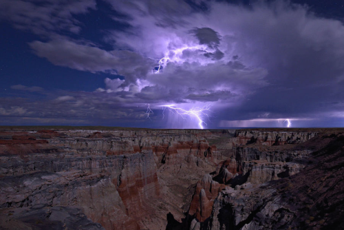 nubbsgalore: lightning strikes the grand canyon. (photos by x, x, x, x, x, x, x)