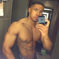 muscleworshipper08:  Hottest lips!!! 